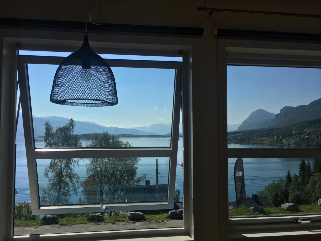 Magic Mountain Lodge - Lyngen Lyngseidet Exterior photo